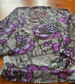 Maglia donna vintage grigia con fiori viola