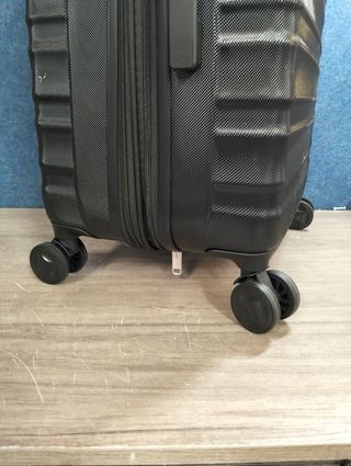 Maleta rígida Amazon Basics 68 cm negra