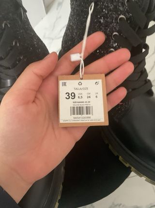 Botas negras con brillo