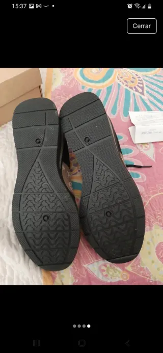 Zapatillas deportivas negras y beige