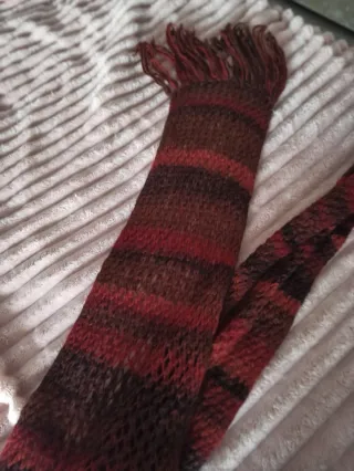 Bufanda tejida con flecos