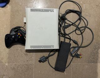 Xbox 360 Consola con Mandos y Cables