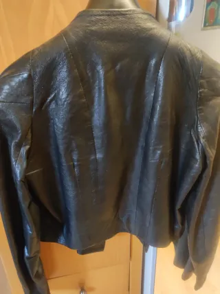 Chaqueta torera piel negra COS T M