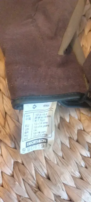 Casco y guantes hípica