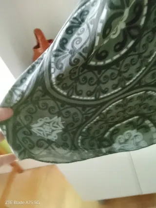 Vestido estampado gris y blanco