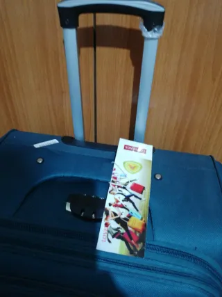 Maleta grande de viaje. Como nueva. VERDE 75X50 ve