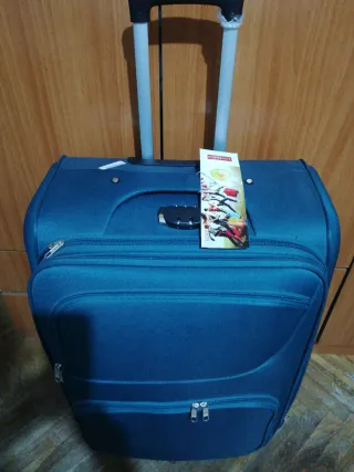 Maleta grande de viaje. Como nueva. VERDE 75X50 ve