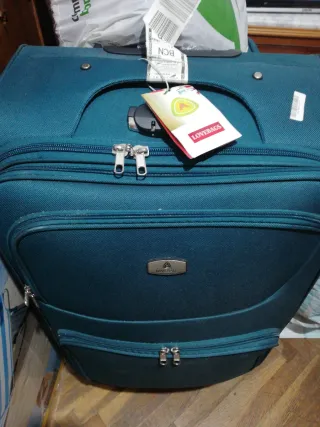 Maleta grande de viaje. Como nueva. VERDE 75X50 ve