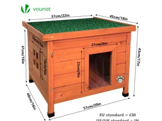 Casa de madera para gatos con tejado verde