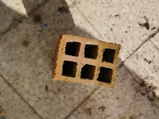 Ladrillos de obra para construcción.