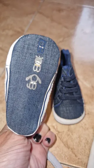 Pack Ropa Bebé: Zapatos, Gorro, Babero