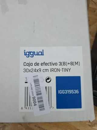 Cassaforte nera con chiave