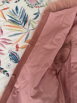 Colete de pelo rosa verdadeiro