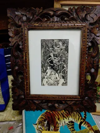 Pareja de marcos tallados con escenas