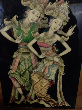 Pareja de marcos tallados con escenas