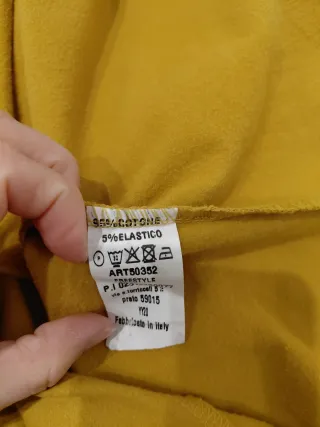 Vestido mostaza con cuello