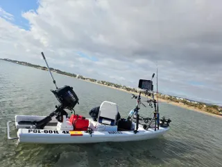 Kayak Skiff con motor Suzuki 6cv nuevo