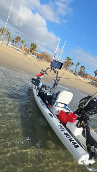 Kayak Skiff con motor Suzuki 6cv nuevo