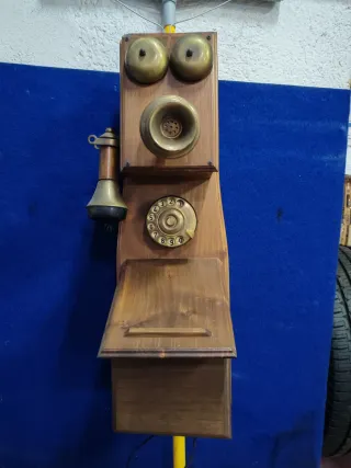 Telefono da muro stile antico