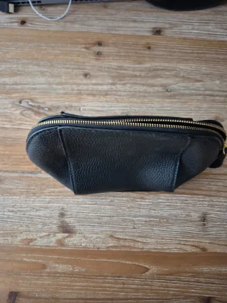 Bolso negro de piel
