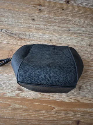 Bolso negro de piel
