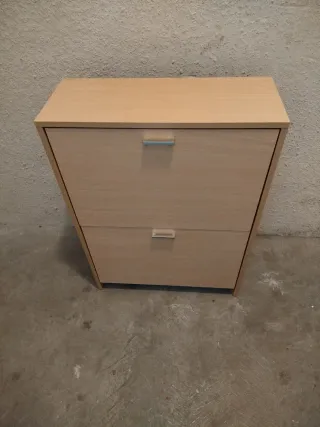 Zapatero de madera beige