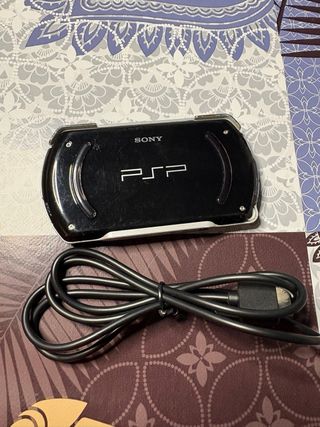PSP Go Sony Negra + Cargador