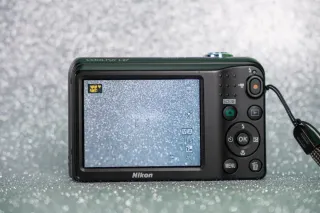 Cámara Nikon Coolpix L27 16.1 MP Morado