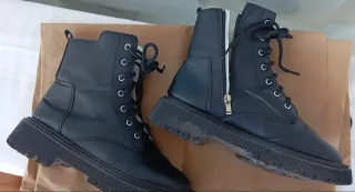 Botas de invierno con borreguito, número 39.