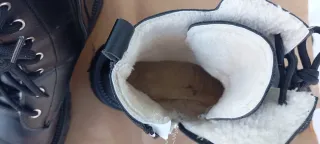 Botas de invierno con borreguito, número 39.