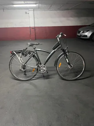 Bicicleta de montaña negra
