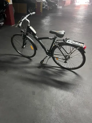 Bicicleta de montaña negra