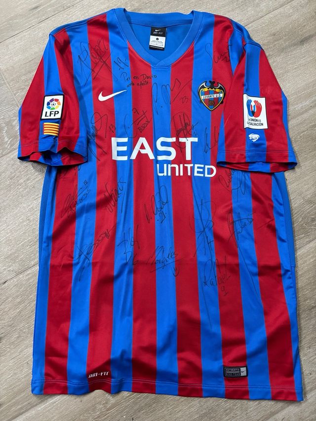 Camiseta de fútbol Levante UD firmada match