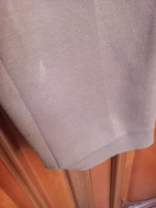 Pantalone donna attillato color cachi