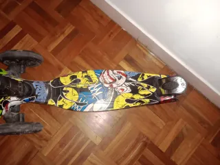 DOS PATINETES INFANTILES, 2 RUEDAS Y 3 RUEDAS,