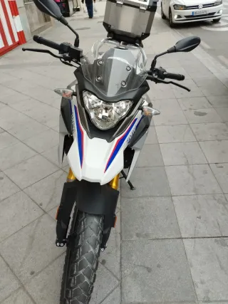 BMW G310GS + Baúl trasero
