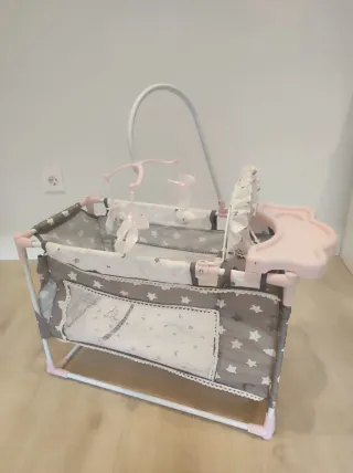 Culla, parco e fasciatoio per bambole Martín DeCuevas