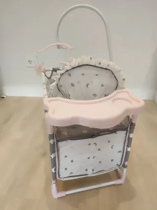 Culla, parco e fasciatoio per bambole Martín DeCuevas