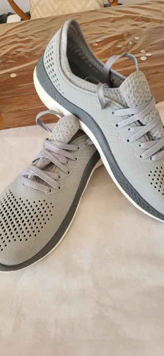 Zapatillas Crocs grises