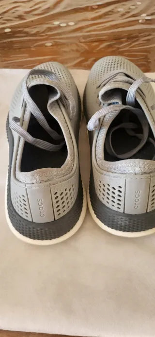 Zapatillas Crocs grises