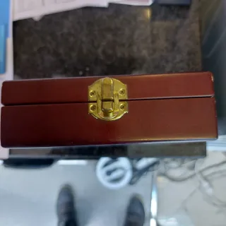 Scatola in legno marrone/rossa