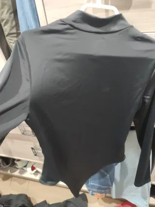 Body negro manga larga con abertura