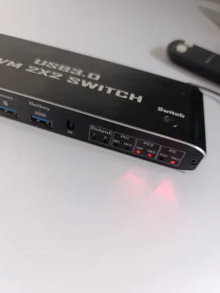 Interruttore KVM USB 3.0 4K con Telecomando 2x2