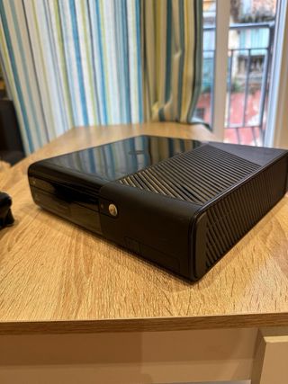 Xbox 360 250GB + Mando + 3 Juegos + Auriculares