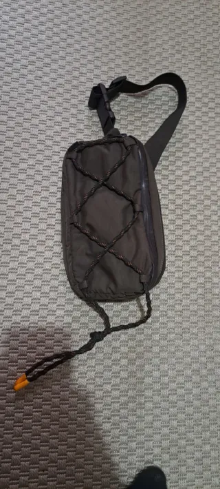Bolso bandolera negro y gris
