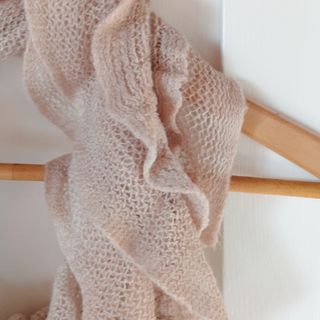 Bufanda Golddigga volantes beige/rosa