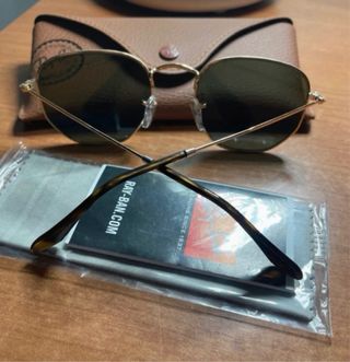 Occhiali da sole Ray-Ban neri e oro