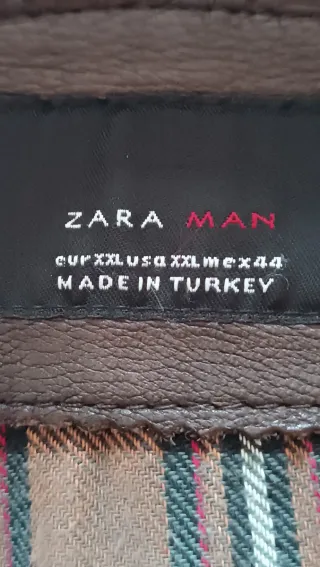 Cazadora de piel marrón con forro cuadros