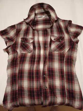 Camisas a cuadros beige, azul, rojo y lila.