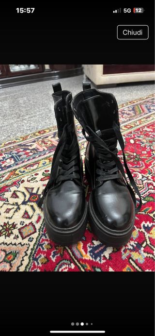 Stivali anfibi con plateau neri